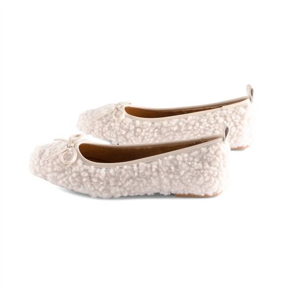 NEW KELSI DAGGER women's frankie slip on in natural shearling - Picture 1 of 2